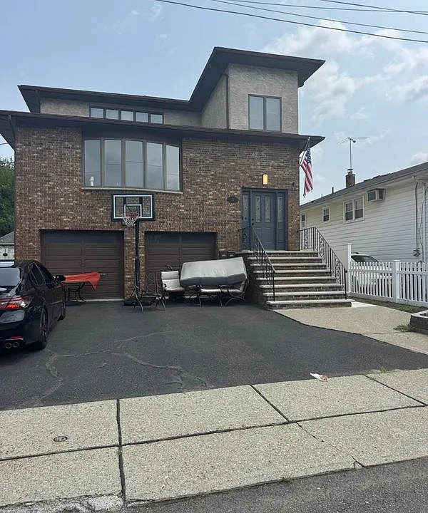 44 Williams Ave #1