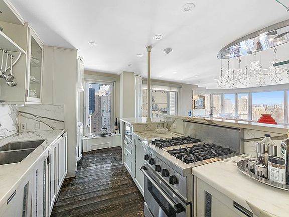 4th image of 200 Central Park S APT 26B