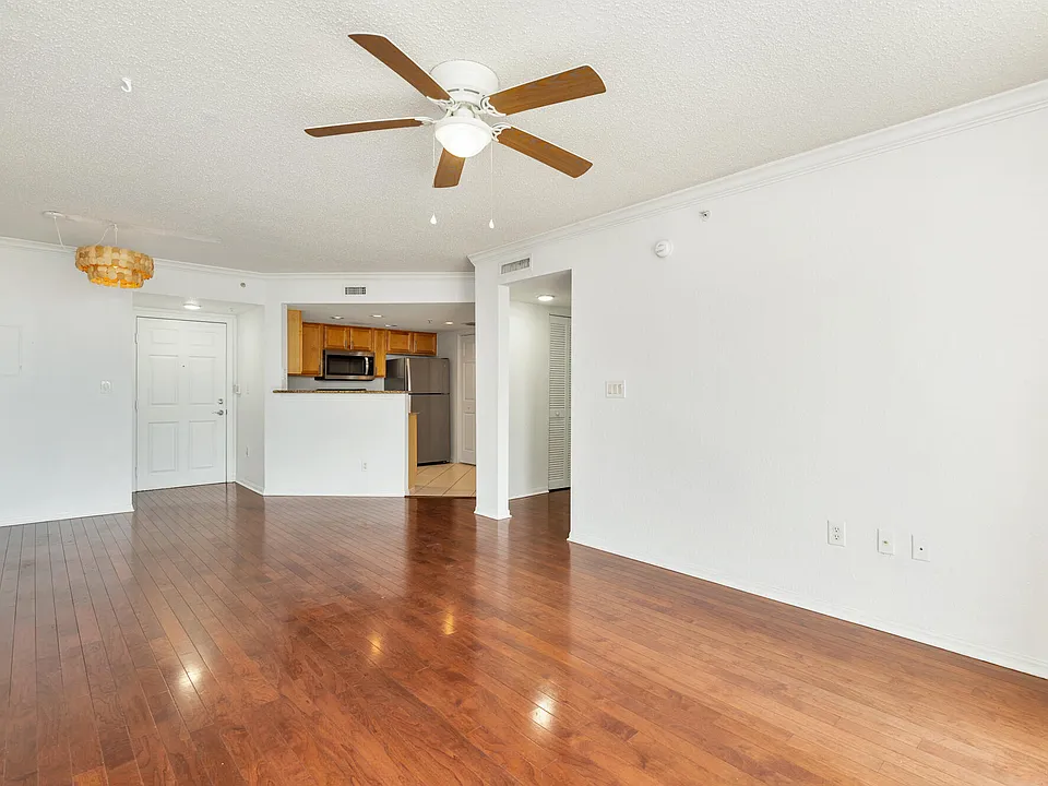 1801 N Flagler Dr #608