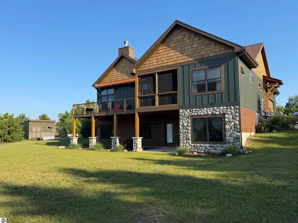 3483 Sumac Trl, Frankfort, MI 49635