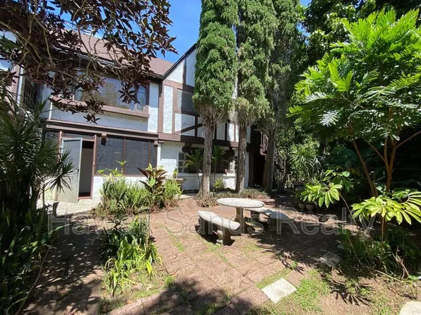 3119 Kaohinani Dr, Honolulu, HI 96817