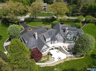 340 Indian Trail Dr, Franklin Lakes, NJ 07417