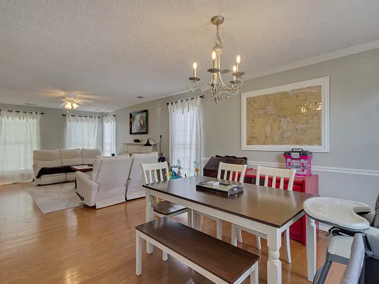 231 Parkview Ct — Photo 4