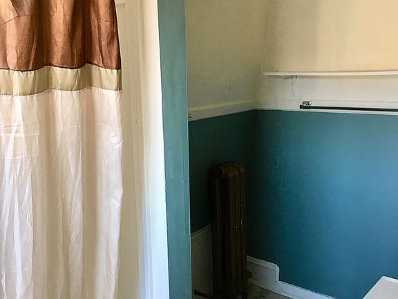 3rd image of 427 N Cayuga St APT 6