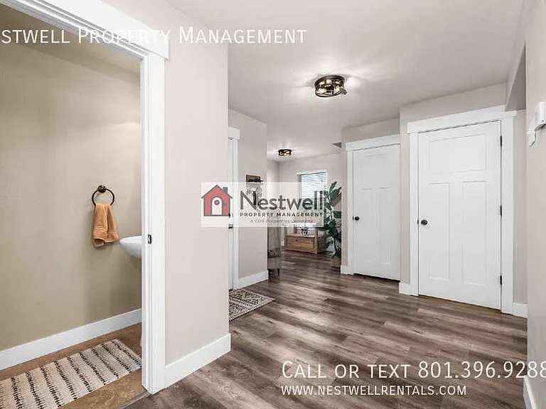35 E Water Ln — Photo 9
