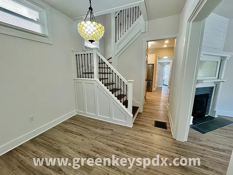 3175 N Kenwood Ave — Photo 6