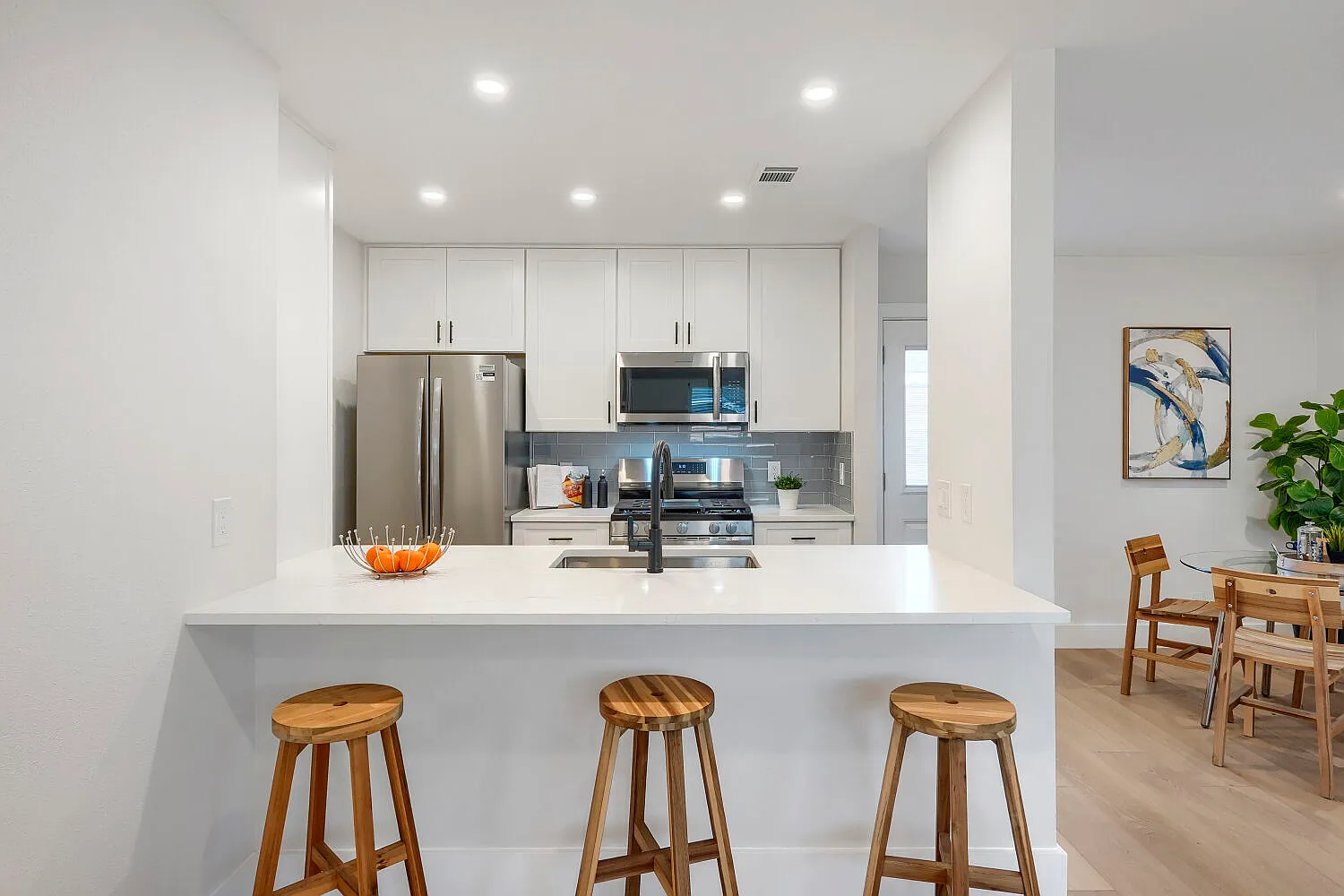 2 bed, 874 sqft, $1,995 — Photo 1
