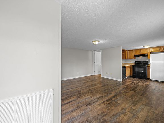 4th image of 208 Chapel St APT B
