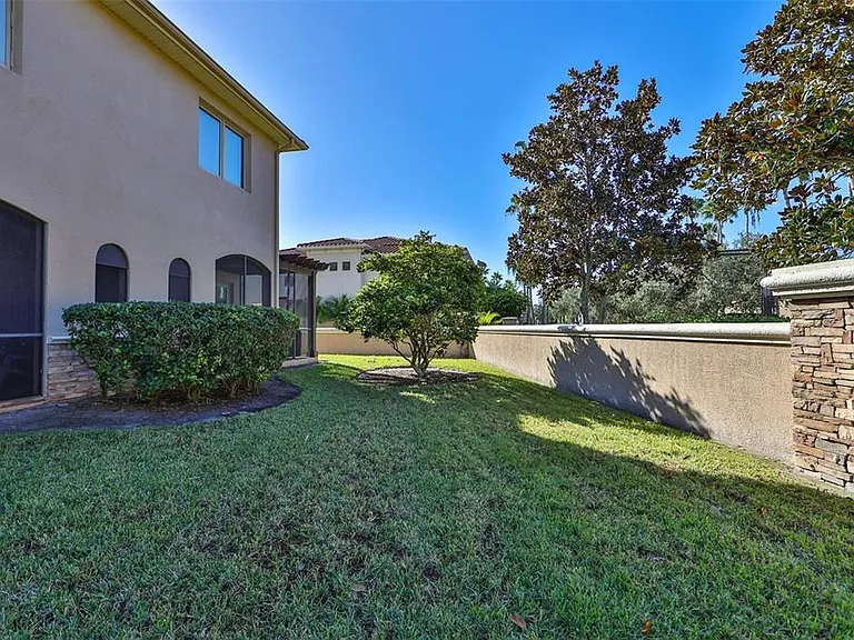 602 Saxony Blvd — Photo 45