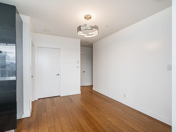 5th image of 777 Richards St #4805