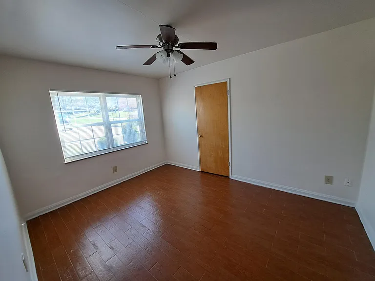 2827B Charing Rd — Photo 12