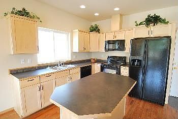4th image of 450 Watercress St