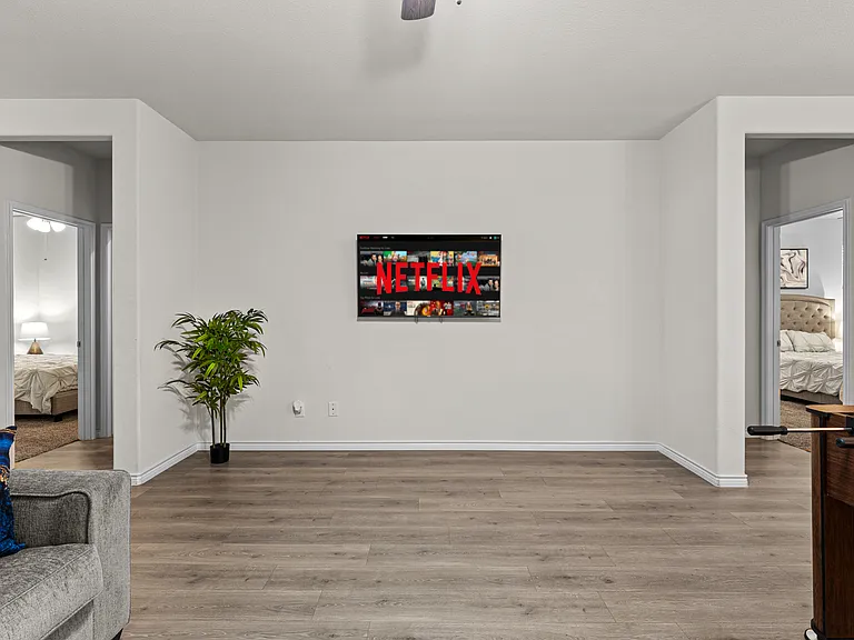 2304 Rosaline Dr — Photo 29