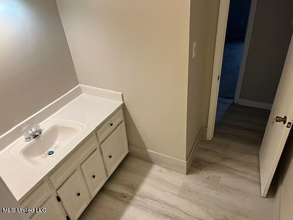 5th image of 612 Clarington Dr