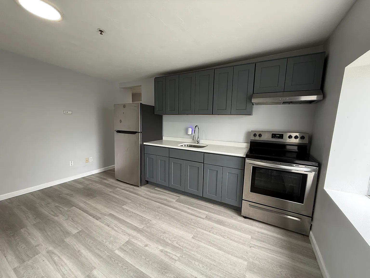 2 bed, 650 sqft, $1,975 — Photo 1