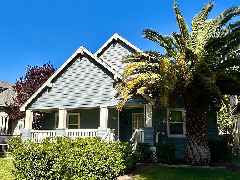 240 N Van Ness Ave — Photo 2