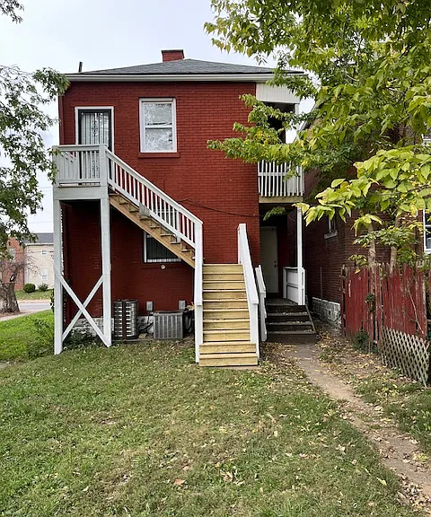 1043 S Jackson St — Photo 23