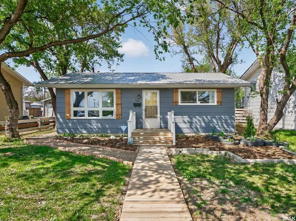 838 Ominica STREET W, Moose Jaw, SK S6H 1Y5