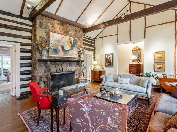 204 E Watkins St, Lookout Mountain, TN 37350