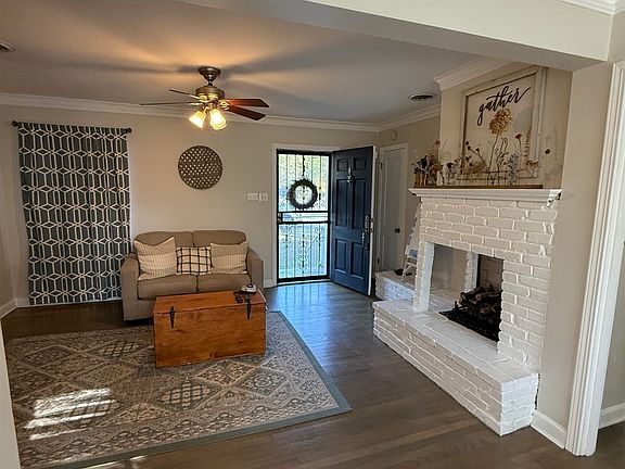 3rd image of 465 Gerald Rd