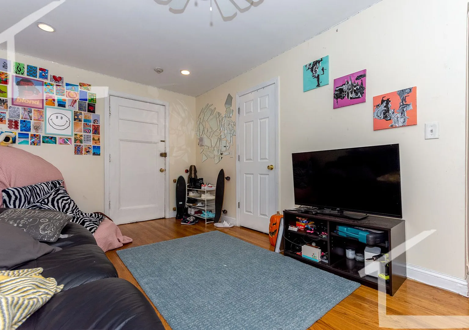 Huge 4 bed in Brookline — Photo 4