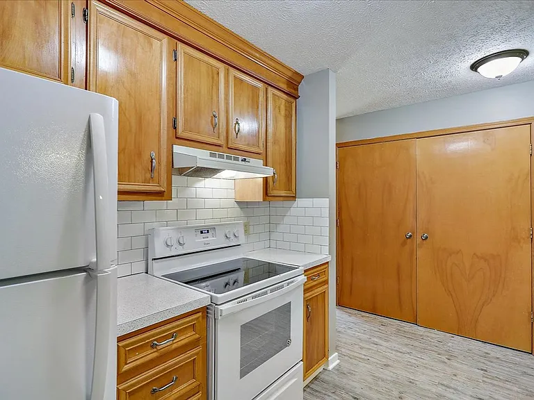 221 Brendalwood Blvd — Photo 11