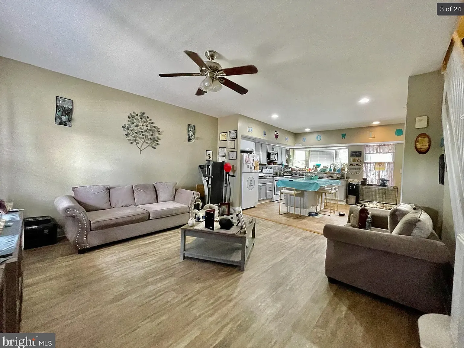 3 bed, 1170 sqft, $1,700 — Photo 1