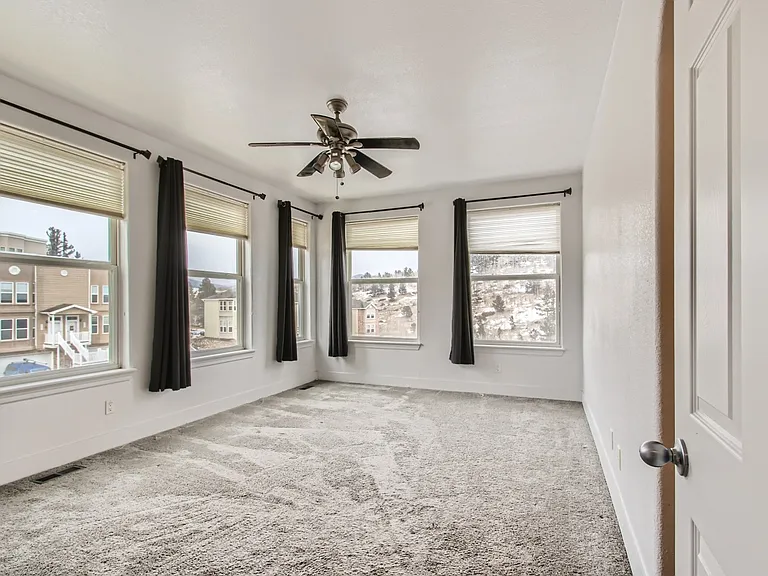 799 Martin Dr — Photo 16