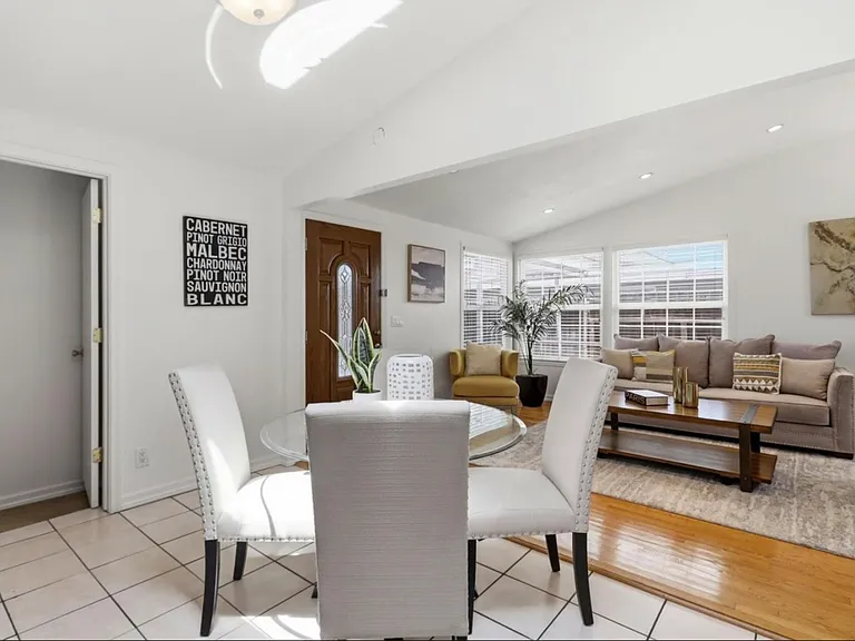 421 Burgoyne St — Photo 10