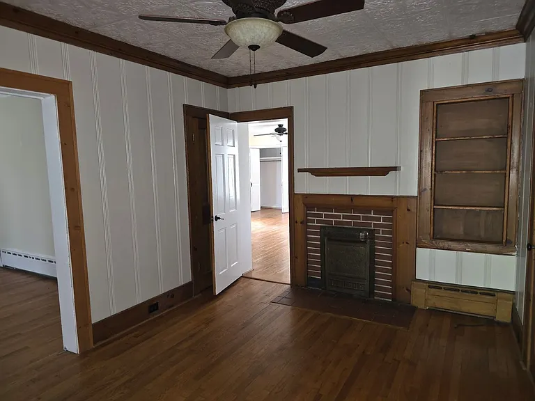 1046 N Main St — Photo 21