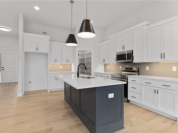 5th image of 12707 Highland Ave