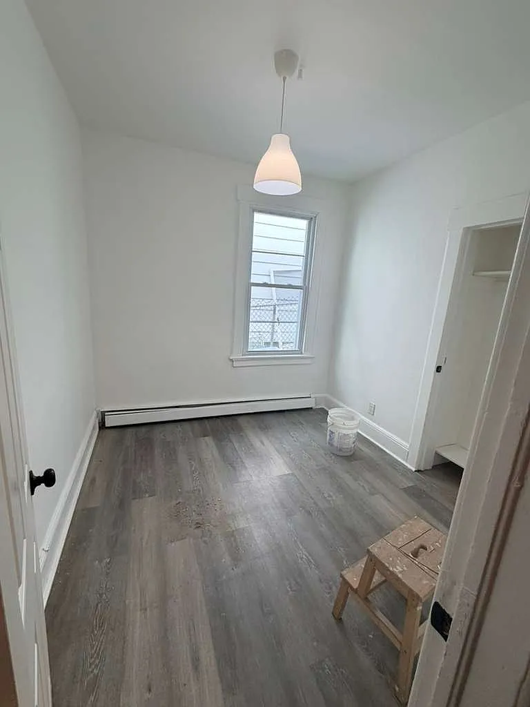 3 bed, 500 sqft, $1,300 — Photo 4