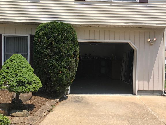 4th image of 8 Hamilton Lakes Dr