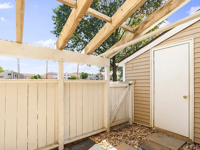 1523 Kensington Dr — Photo 15