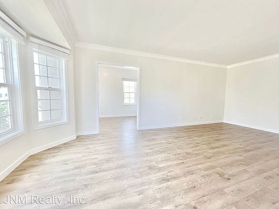 2nd image of 1001 S Shenandoah St #1007