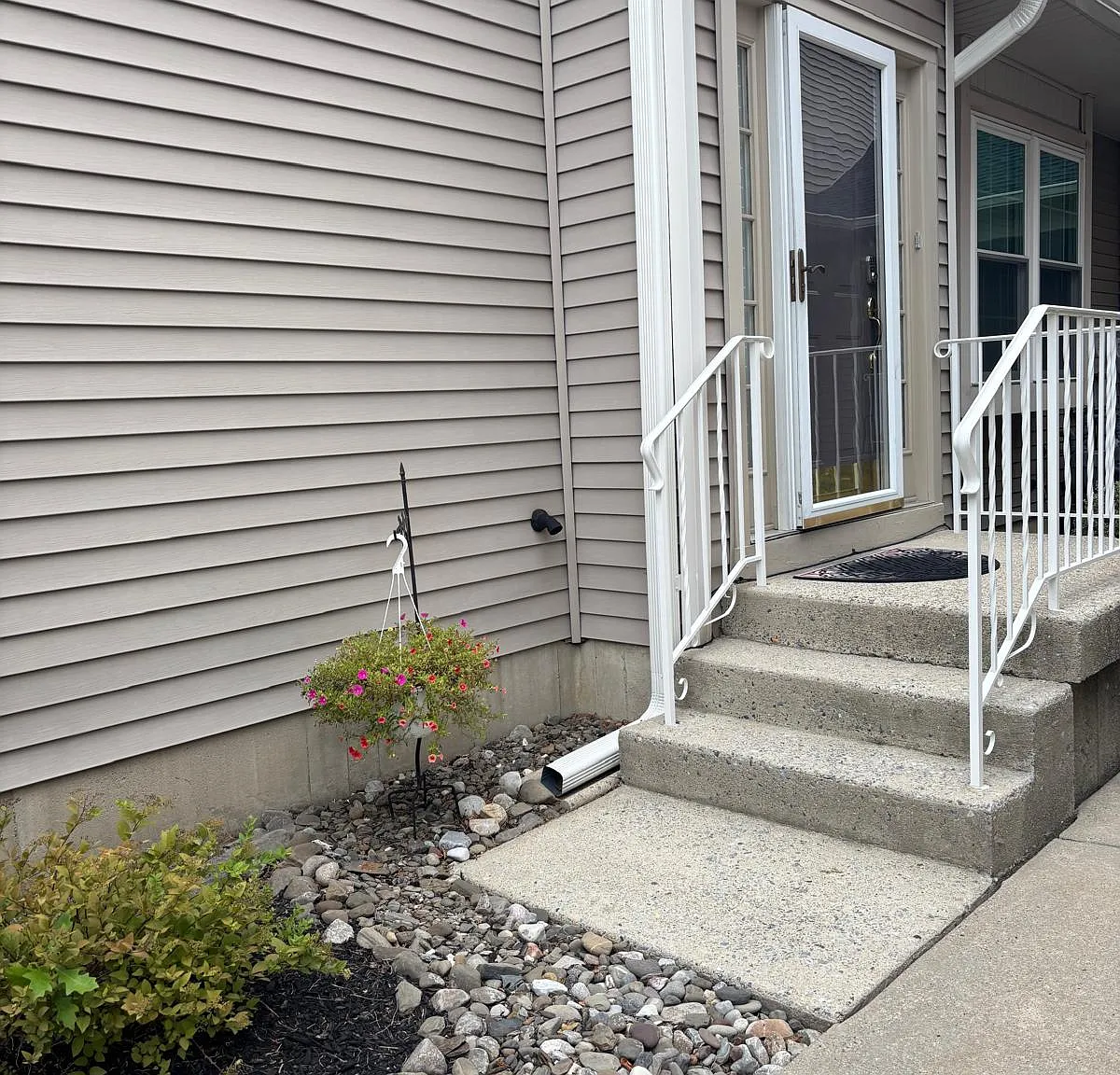 3 bed, 3.5 bath, 1678 sqft, $3,000 — Photo 2