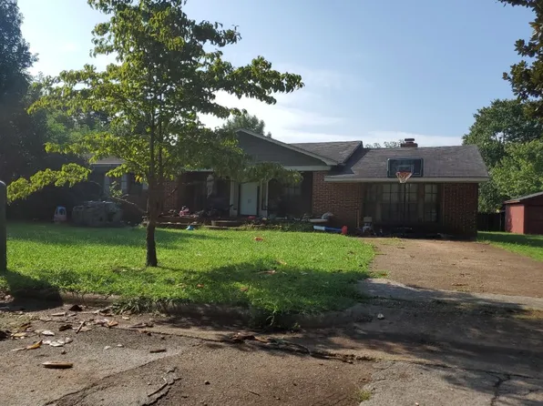 1426 2nd St, Tuscumbia, AL 35674