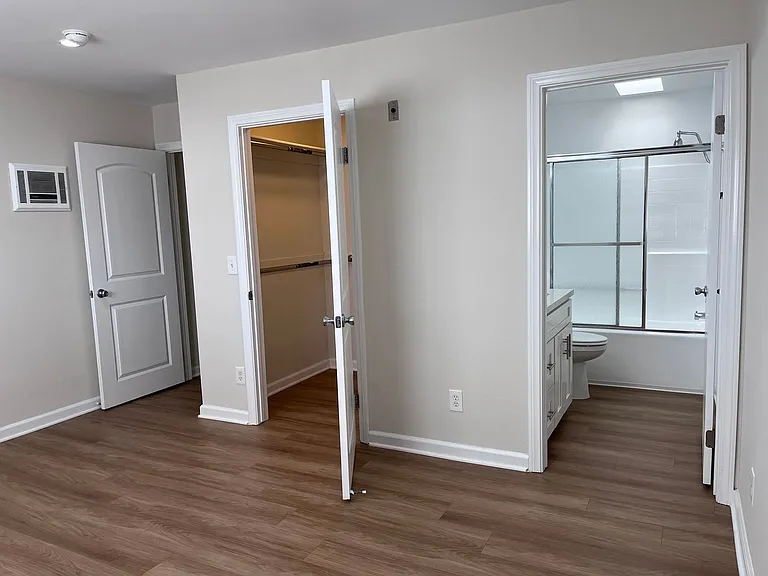 2475 Corinth Apartments — Photo 14