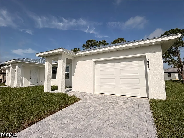 2212 Armour Rd — Photo 3