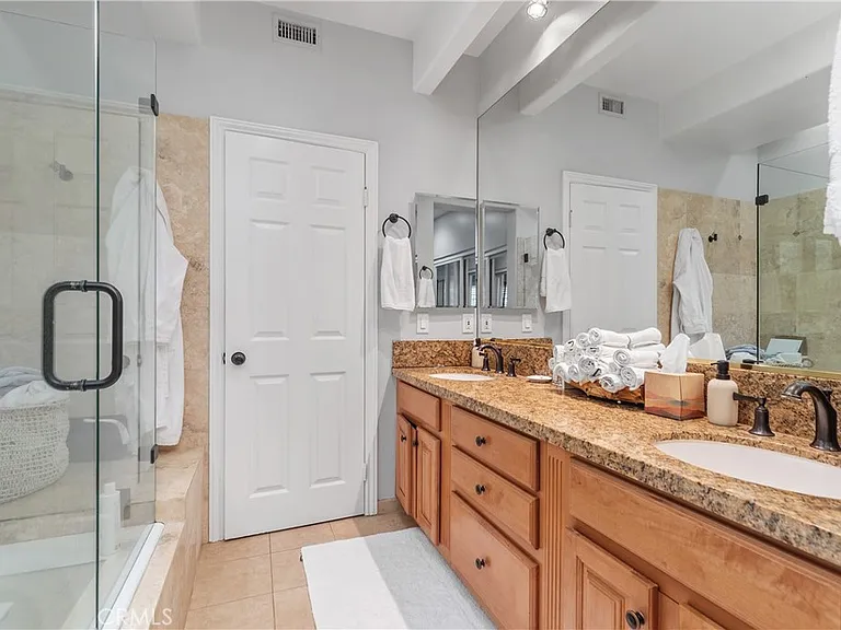 66 Baycrest Ct — Photo 25