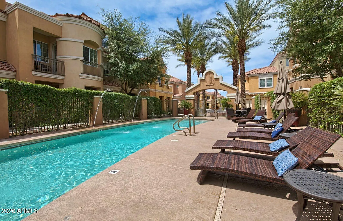 3 bed, 3.5 bath, 1974 sqft, $2,440 — Photo 4