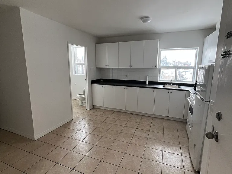 2938 Danforth Ave — Photo 14