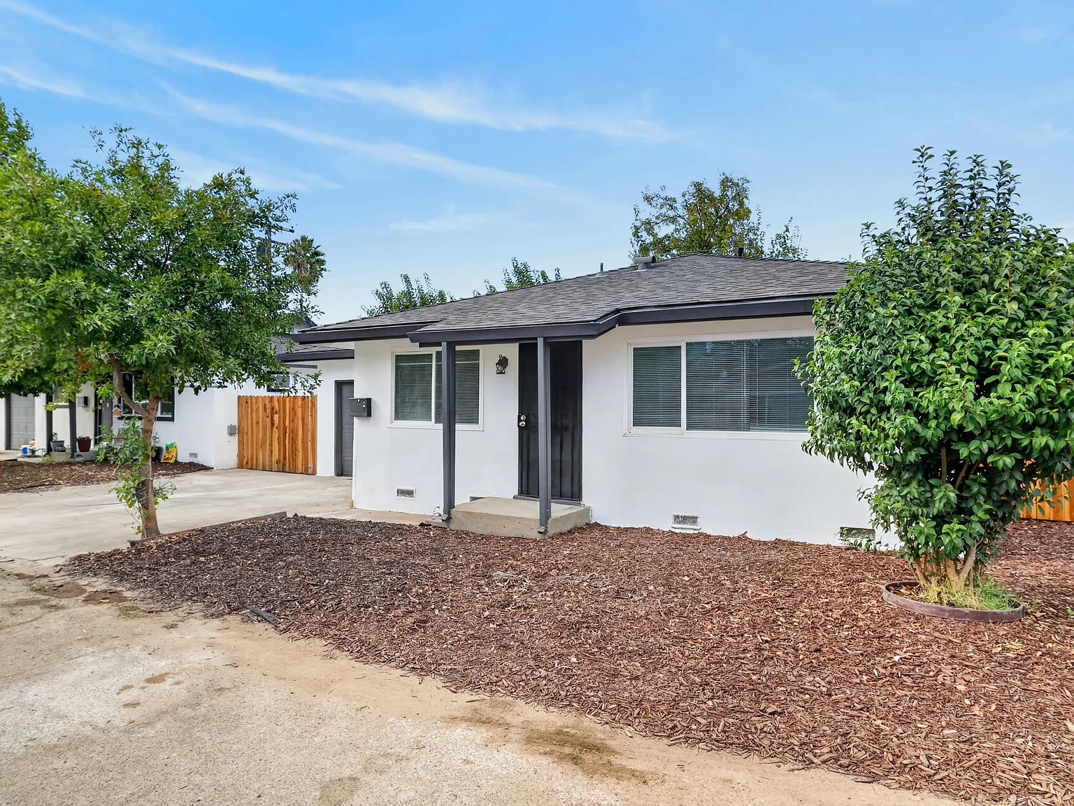 3 bed, 935 sqft, $2,200 — Photo 3