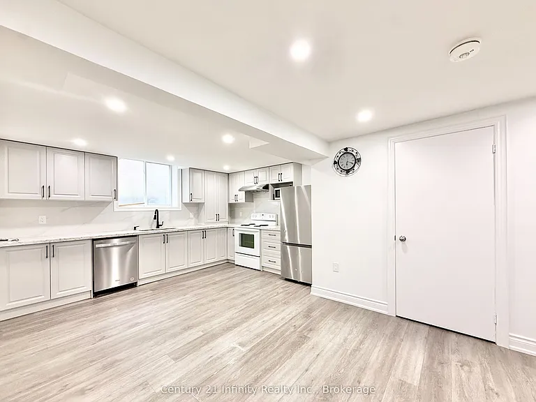 11 Meadowglen Dr — Photo 10