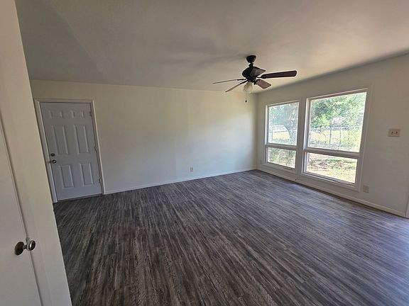 5th image of 2422 Redwood St