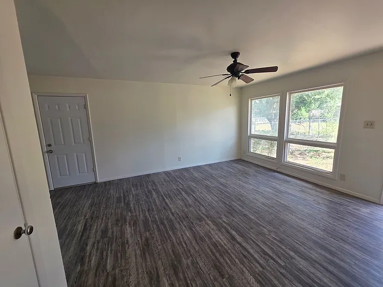 2422 Redwood St — Photo 5