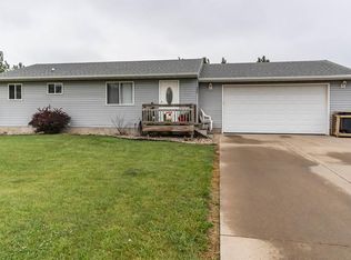 305 E 5th Ave, Humboldt, SD 57035