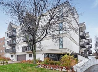 232 Franklin Ave W #101, Minneapolis, MN 55404