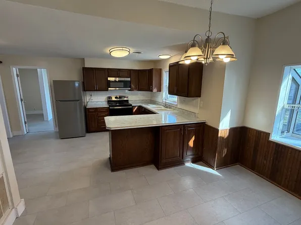 916 N 10th St, Mattoon, IL 61938