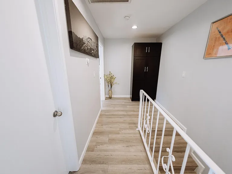 11153 Morrison St — Photo 38